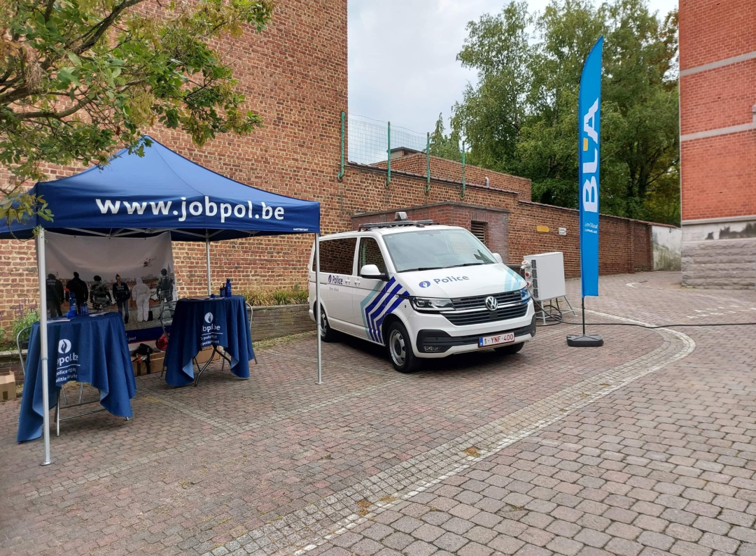 Stand Police Braderie de Braine-l'Alleud_middle_block