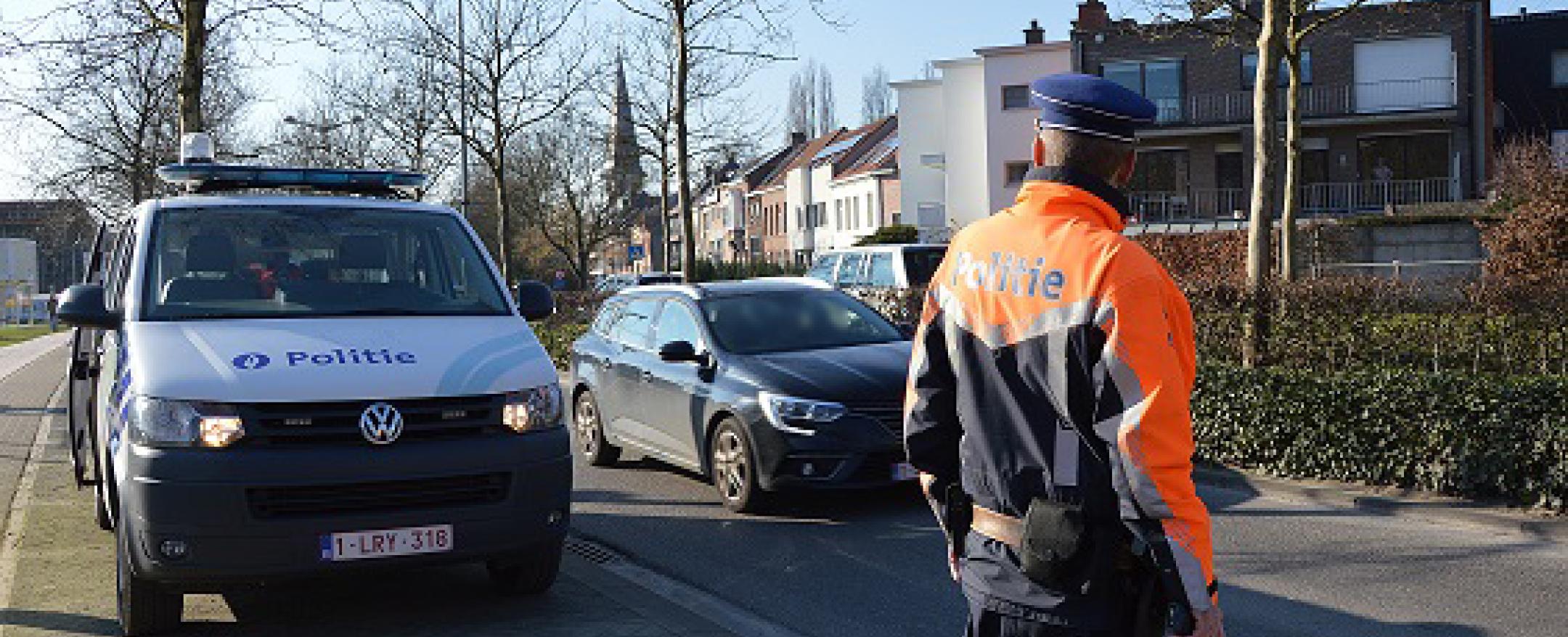 Politieman in straatbeeld