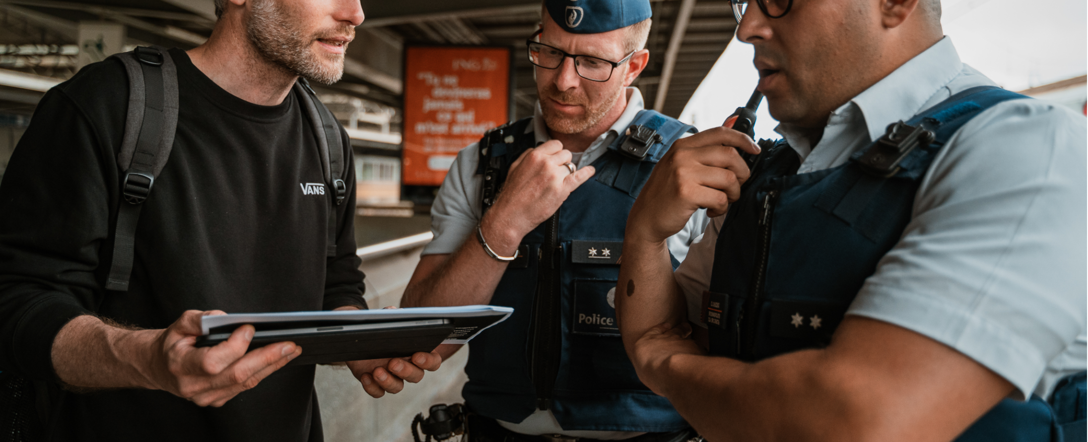 inspecteurs politie op perron