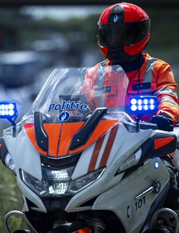 inspecteur politie op motor