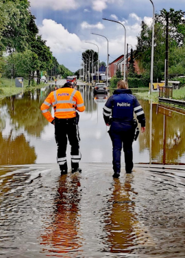 Inspecteurs bij overstroming