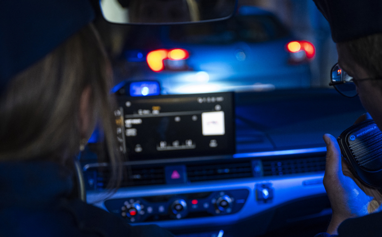 inspecteurs wegpolitie in auto