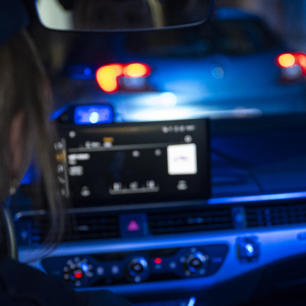 inspecteurs wegpolitie in auto